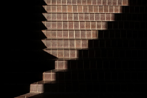 Foto gratuita sombras de la arquitectura durante el día en la ciudad