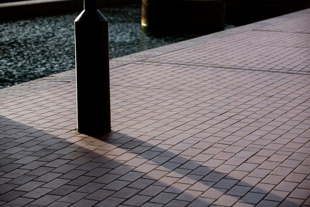 Sombras de la arquitectura durante el día en la ciudad