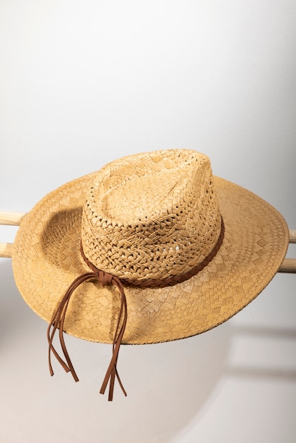 Foto gratuita sombrero fedora de moda en estudio