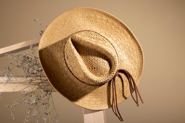 Foto gratuita sombrero fedora de moda en estudio