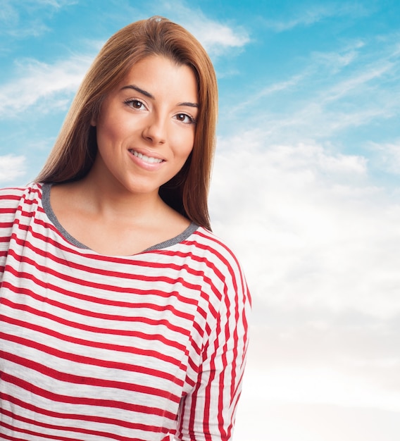 Foto gratuita sonriente mujer joven