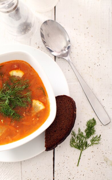 Sopa Borsch y pan de centeno