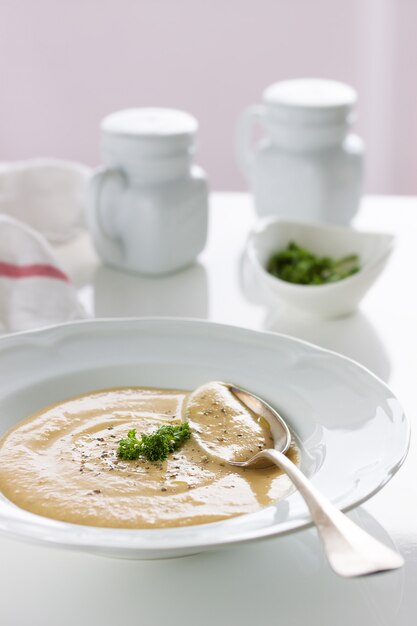 Foto gratuita sopa de crema de verduras