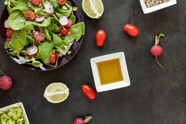 Foto gratuita sopa para ensalada fresca