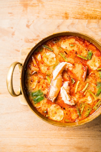 Foto gratuita sopa picante de gambas