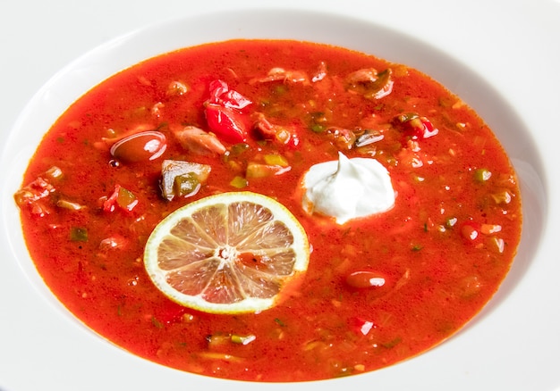 Sopa roja con frijoles