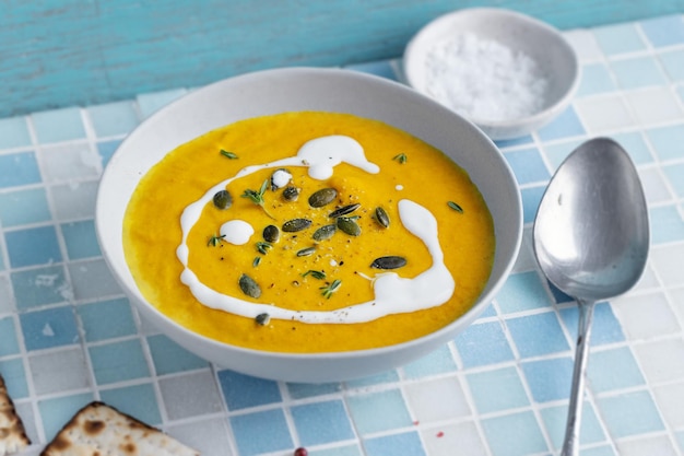 Sopa de verduras de calabaza con crema