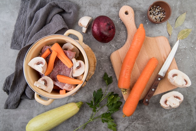 Sopa de verduras caseras frescas