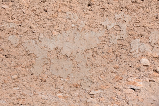 Áspero muro de piedra irregular