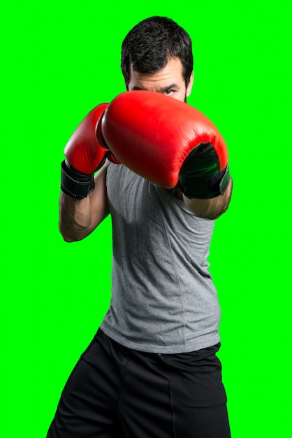 Foto gratuita sportman con guantes de boxeo