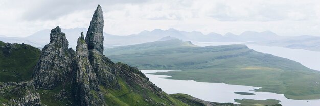 El Storr en la península de Trotternish de la Isla de Skye, Escocia