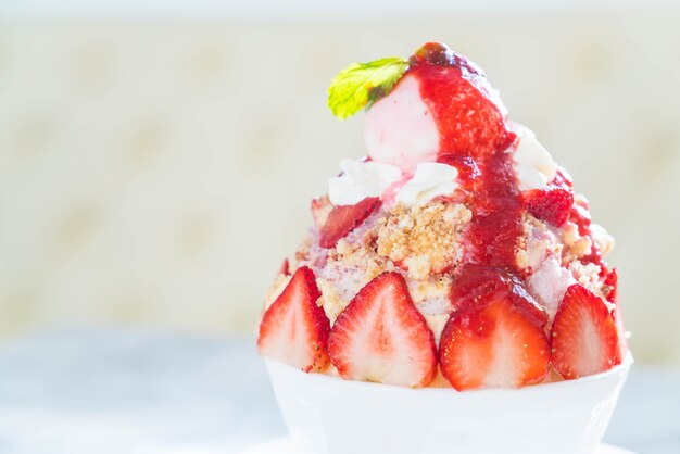 Strawberry crumble bingsu