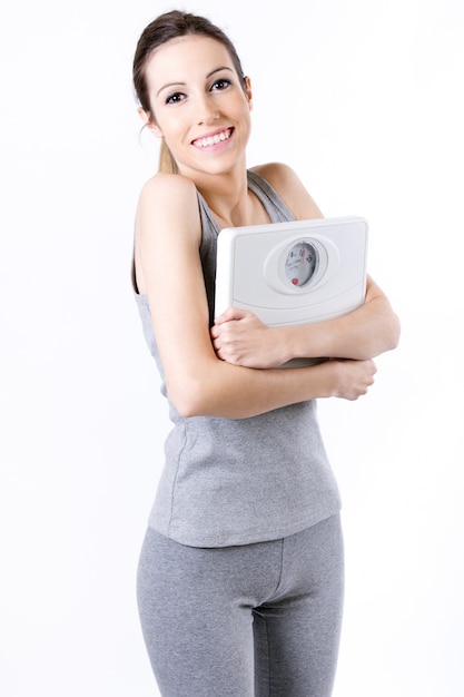 Foto gratuita studio retrato de joven y bella mujer posando