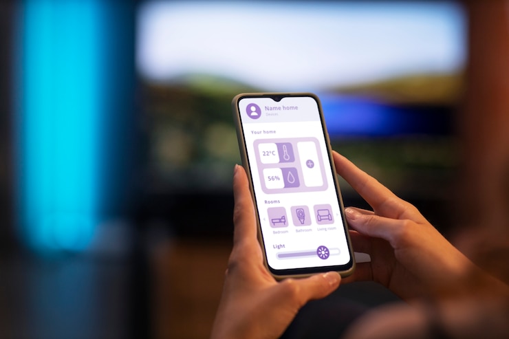 Photo Gratis sudut tinggi tangan memegang smartphone