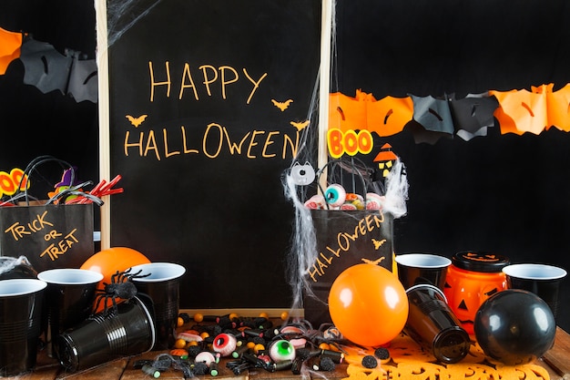 Foto gratuita suministros de halloween para la fiesta