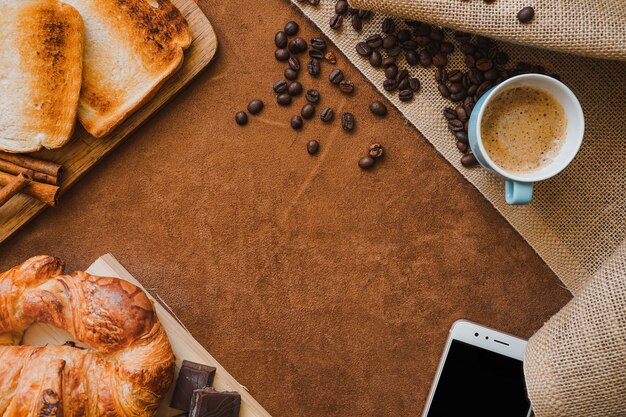 Superficie con desayuno y espacio en blanco para el día del padre