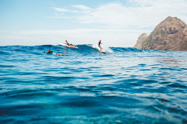 surfista en el océano