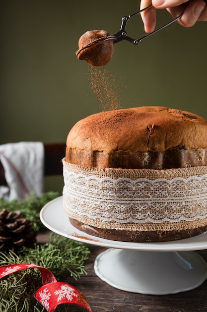 Foto gratuita surtido de bodegones de delicioso panettone