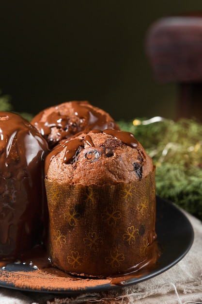 Surtido de bodegones de delicioso panettone