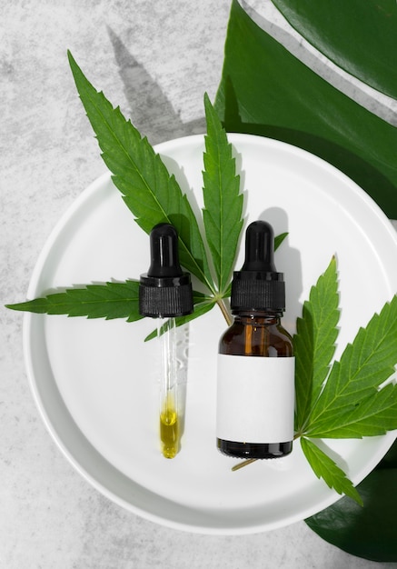 Surtido de botellas de aceite de cannabis natural