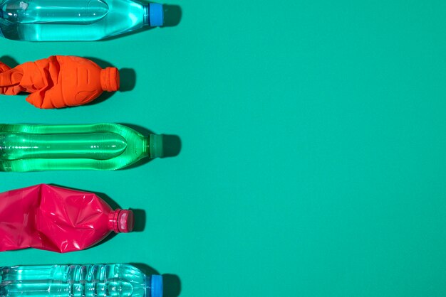 Surtido de botellas de plástico planas