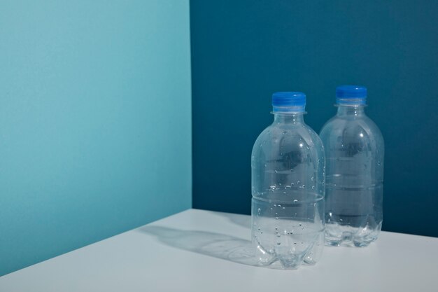 Surtido de botellas de plástico recicladas