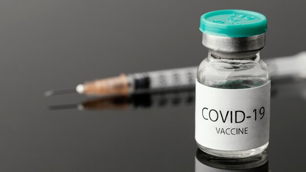 Surtido de botellas de vacuna contra el coronavirus