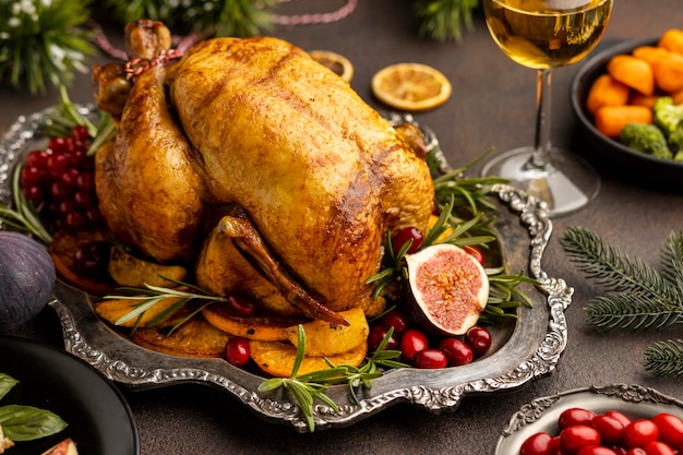 Surtido de comida navideña de alto ángulo