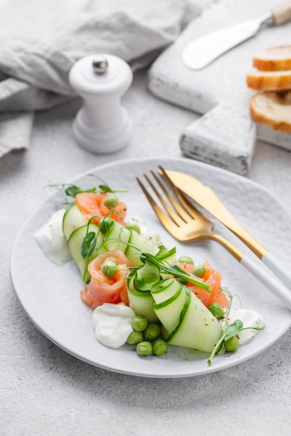 Surtido creativo de comida deliciosa.