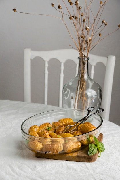 Surtido de una deliciosa comida saludable en la mesa