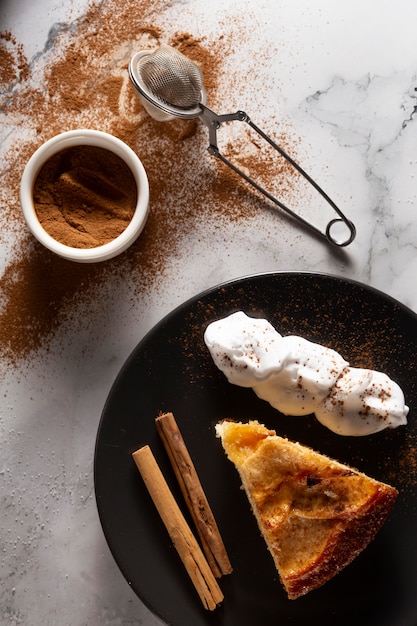 Foto gratuita surtido de deliciosa tarta de manzana