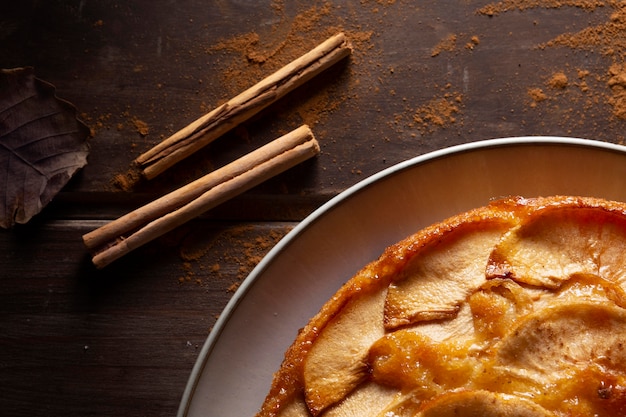 Foto gratuita surtido de deliciosa tarta de manzana