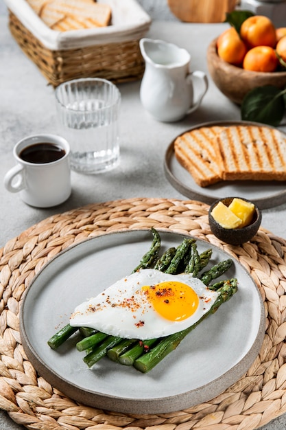 Surtido de deliciosas comidas de alto ángulo