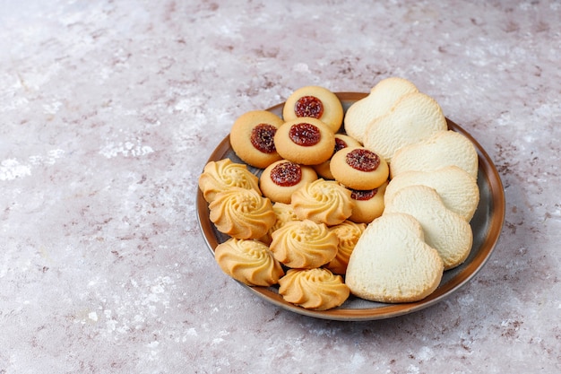 Surtido de deliciosas galletas frescas.