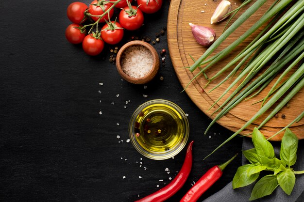 Surtido de deliciosas verduras frescas con espacio de copia