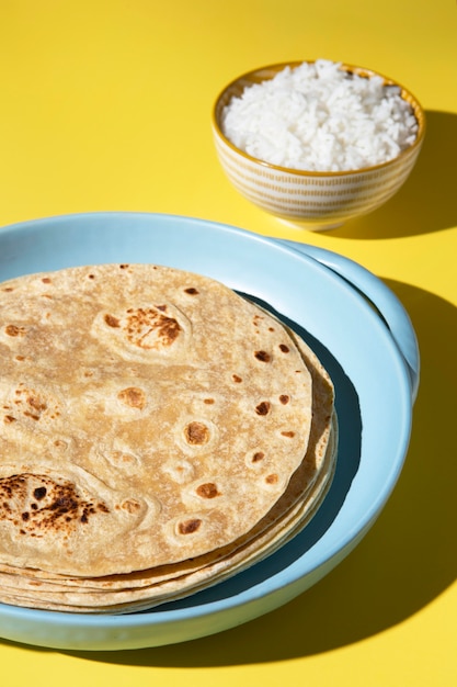 Surtido delicioso de roti indio