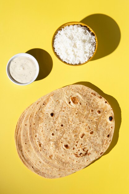 Surtido delicioso de roti indio