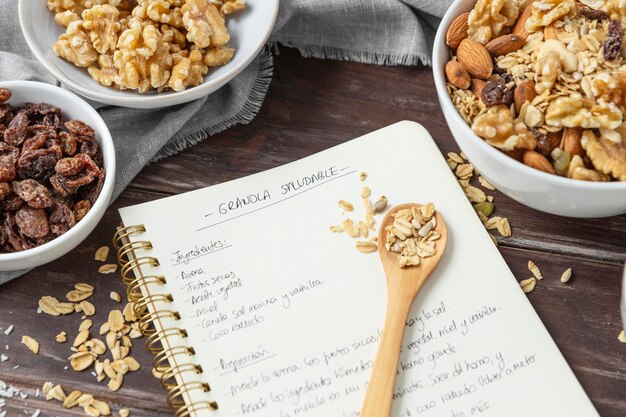 Surtido de deliciosos ingredientes en la cocina.