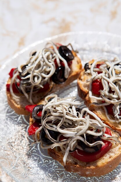 Surtido de deliciosos platos tradicionales de gulas