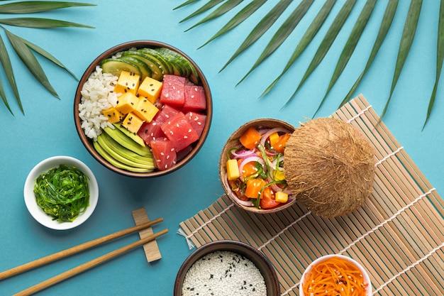 Surtido de deliciosos poke bowl