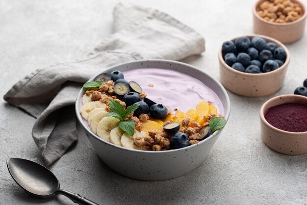 Surtido de deliciosos tazones de açai dulces