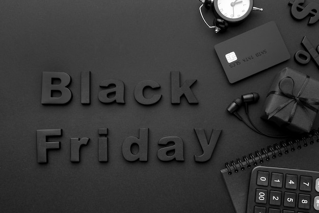 Surtido de elementos de rebajas de viernes negro.