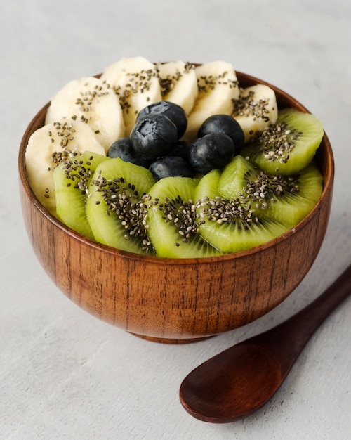 Foto gratuita surtido de frutas en un tazón