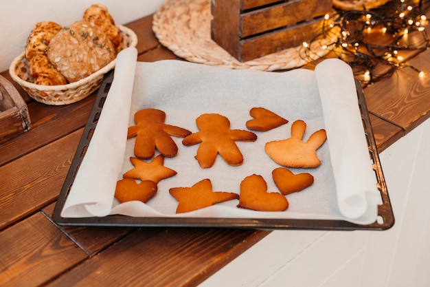 Surtido de galletas navideñas con respaldo