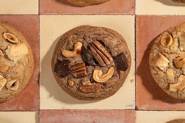 Foto gratuita surtido de galletas planas