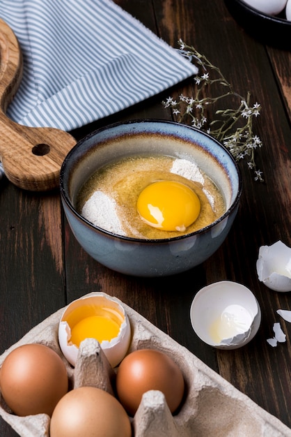 Surtido de huevos rotos de alto ángulo