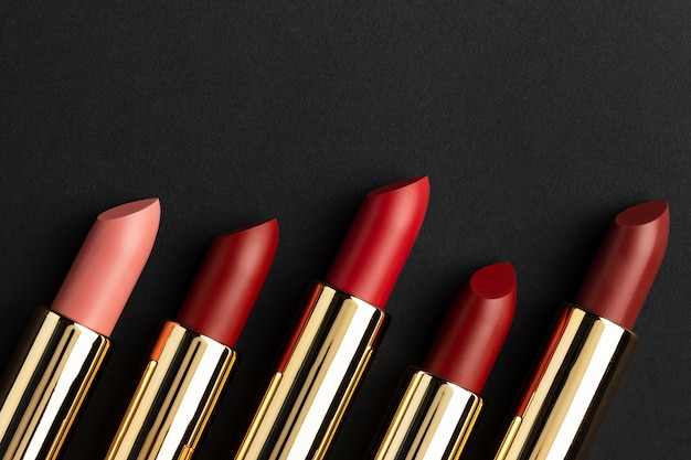 Surtido de lápices labiales de vista superior