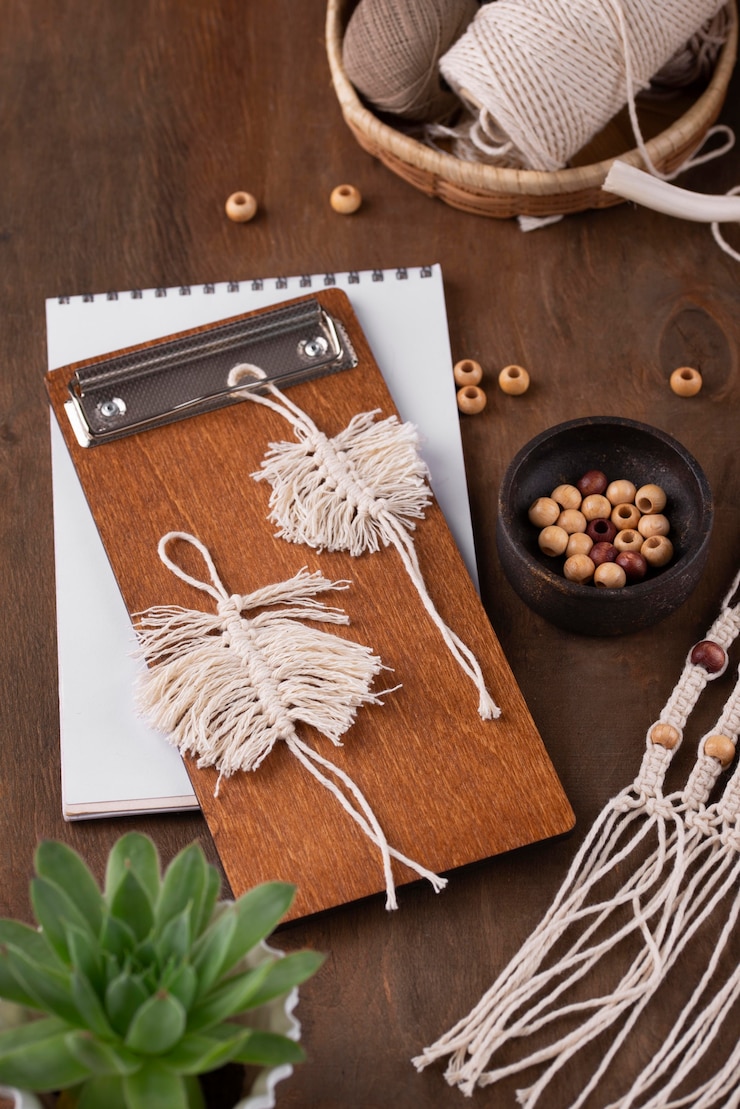 Foto gratuito surtido de macramé boho en interiores