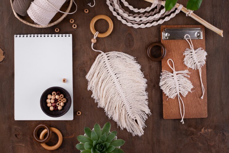 Foto gratuito surtido de macramé boho en interiores