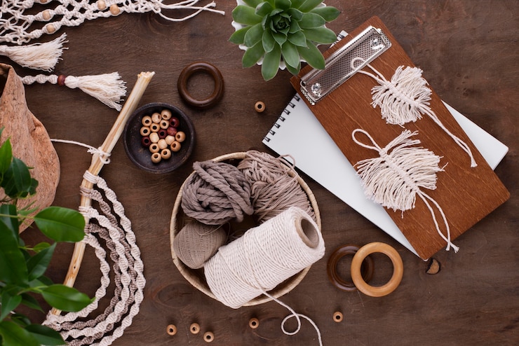 Foto gratuito surtido de macramé boho en interiores